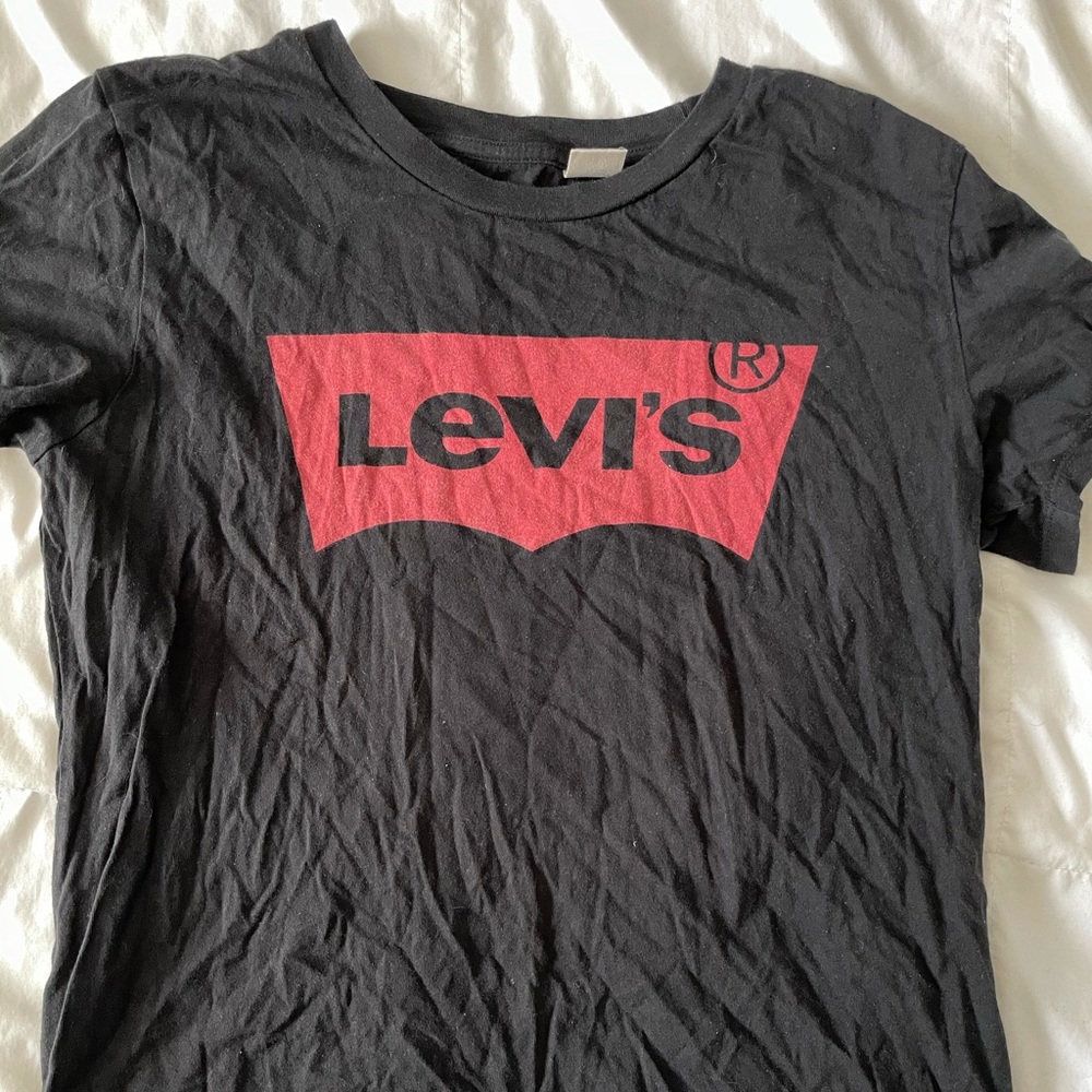 Levi’s t-shirt